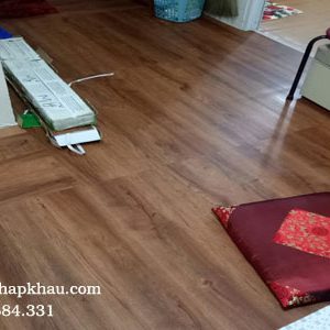 Thi công sàn nhựa keo dính m-007 cho phòng ăn