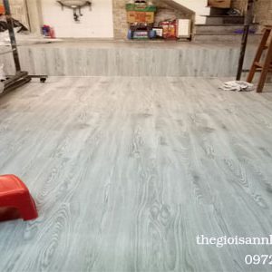 Thi công shop quần áo với sàn nhựa keo dính M-126
