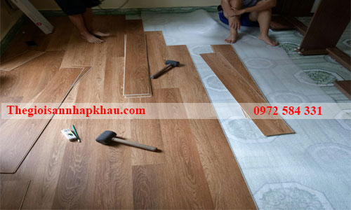 Thay the nen gach men cu bang san nhua van go