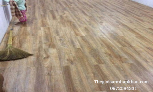 Sử dụng sàn nhựa hay sàn gỗ tốt hơn