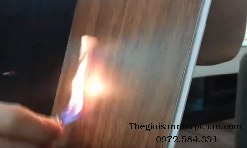 Sàn nhựa vân gỗ không bị cháy khi đốt
