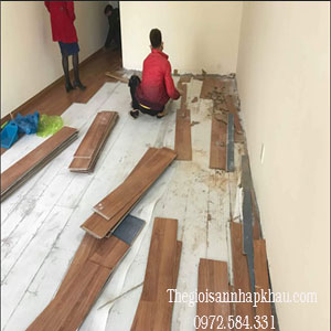 Thay thế sàn gỗ bị mối mọt bằng sàn nhựa ảnh bìa