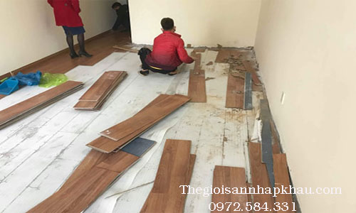 Thay thế sàn gỗ bị mối mọt bằng sàn nhựa