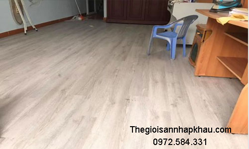 Thi công sàn nhựa hèm khóa đẹp