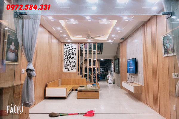 decor phong khach voi tam op lam song va nhua op tuong nano