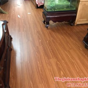 lap dat san nhua comforts lc 404 cho phong khach