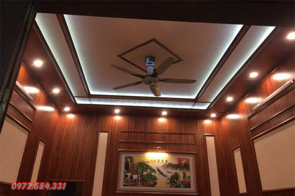 khong gian am cung va sang trong khi su dung nhua op tuong nano gia go