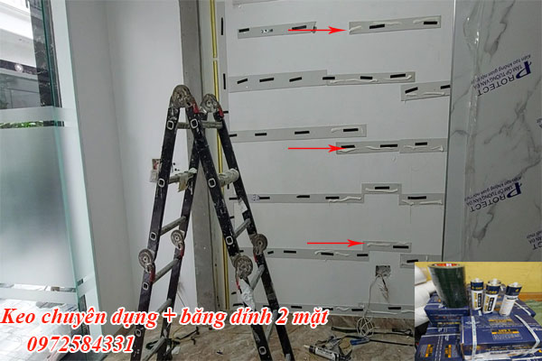 keo chuyen dung va bang dinh 2 mat thi cong nhua op tuong