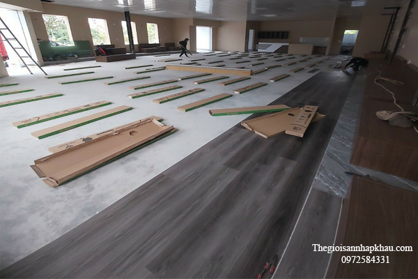 lap dat 300m2 san nhua hem khoa cho khu vui choi tai thuy nguyen hai phong